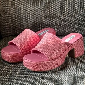 Steve Madden Reign Platform Mule Sandal in Pink Rafia Size 9.5 Women’s Heels